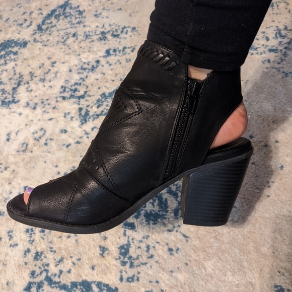 ✨❌SOLD❌✨Faux Leather Open Toe Booties - Picture 7 of 8